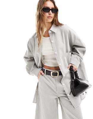 ASOS DESIGN - Oversize-Hemd in Grau gestreift-Bunt