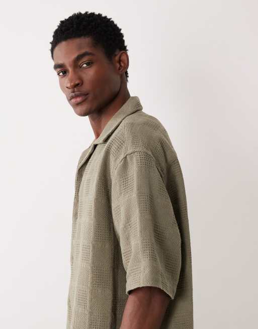 ASOS DESIGN – Oversize-Hemd in Khaki mit Gitterstruktur, halblangen Ärmeln und Reverskragen, 4 von 5