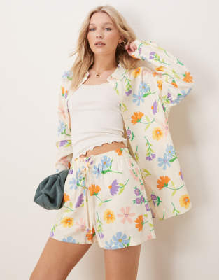 ASOS DESIGN - Oversize-Hemd in Leinenoptik mit Blumenmuster in gemalter Optik, Kombiteil-Bunt