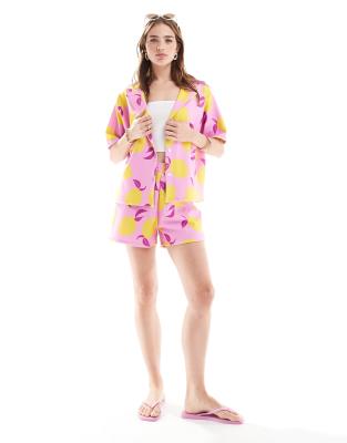 ASOS DESIGN - Oversize-Hemd in Rosa mit Zitronen-Print, Kombiteil-Bunt