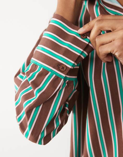 ASOS DESIGN Oversize-Hemd mit weitem Umschlag in braunem Streifenmuster, 3 von 4