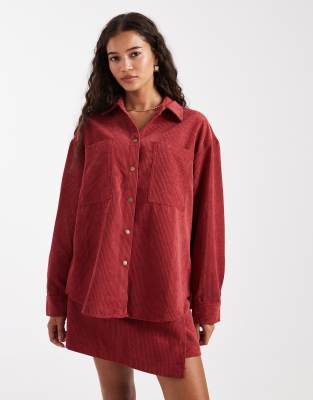 ASOS DESIGN - Oversize-Hemdbluse aus Cord in Kirschrot, Kombiteil