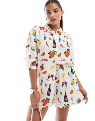 ASOS DESIGN - Oversize-Hemdbluse aus Leinenmix mit Urlaubs-Prints, Kombiteil-Bunt