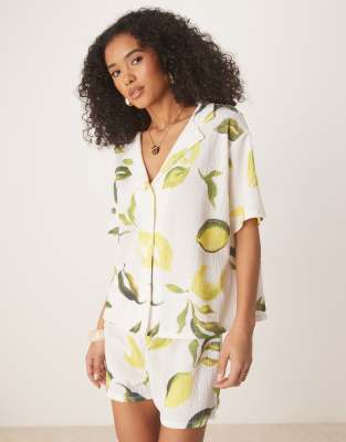 ASOS DESIGN - Oversize-Hemdbluse mit Reverskragen und Zitronenmuster, Kombiteil-Weiß