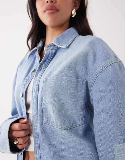 ASOS DESIGN – Oversize-Hemdjacke aus Denim in Bleach-Waschung mit Patchwork-Design, 2 von 4