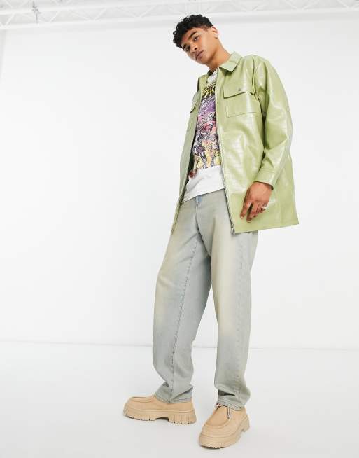 ASOS DESIGN – Oversize-Hemdjacke aus Kunstleder in Kroko-Salbeigrün