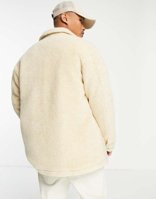 ASOS DESIGN – Oversize-Hemdjacke aus Teddyfell mit gestepptem Futter in Steinbeige, 2 von 4