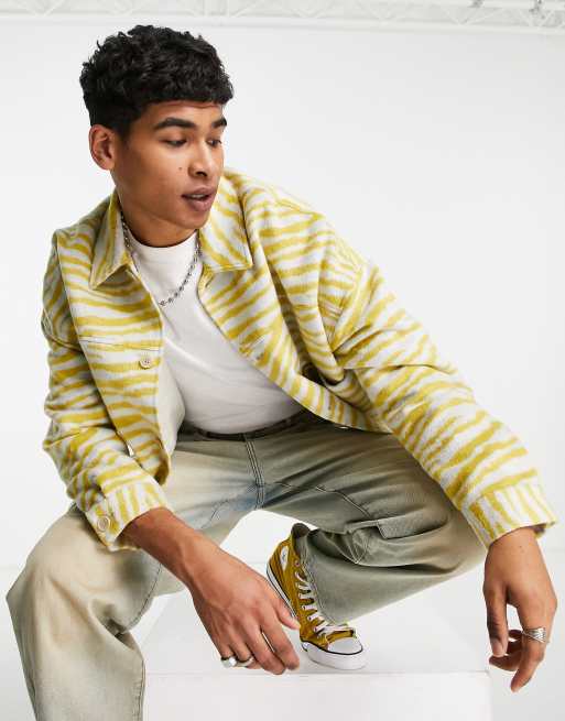 ASOS DESIGN – Oversize-Hemdjacke mit Tierfellmuster in Gelb und Ecru