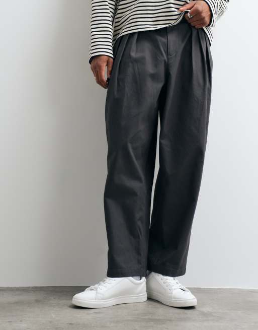 ASOS DESIGN Oversize-Hose mit schmal zulaufendem Bein in Anthrazit mit dreifacher Bundfalte, 5 von 5
