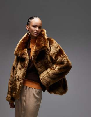 ASOS DESIGN - Oversize-Jacke aus Kunstpelz in Braun mit Trichterkragen-Brown