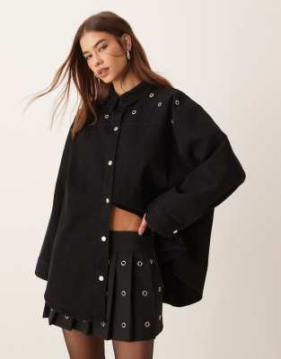 ASOS DESIGN - Oversize-Jeanshemd in Schwarz mit Ösendetails