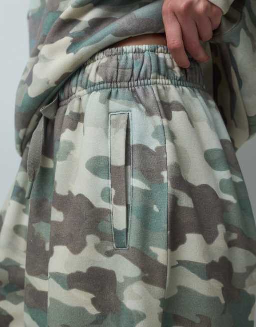 ASOS DESIGN oversize jogger w kamuflażowy wzór, 4 z 5