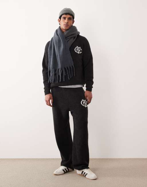 ASOS DESIGN – Gestricktes Set in verwaschenem Schwarz mit NYC-Print, bestehend aus Oversize-Pullover und Jogginghose, 3 von 3