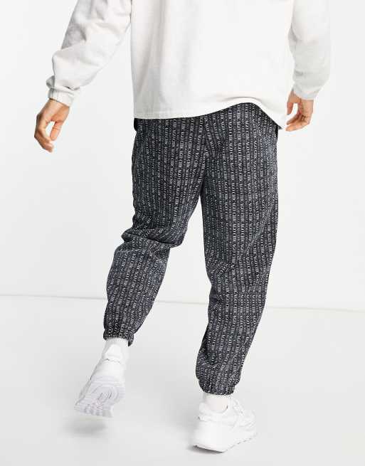 ASOS DESIGN – Oversize-Jogginghose in Schwarz mit durchgehendem Chicago-City-Print, 2 von 4
