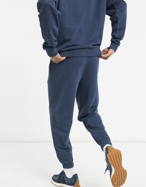 ASOS DESIGN – Oversize-Jogginghose in verwaschenem Marineblau mit Textprint, Kombiteil, 2 von 4