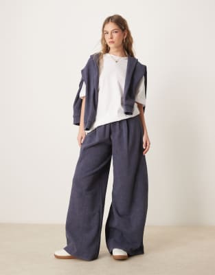 ASOS DESIGN - Oversize-Jogginghose in verwaschenem Marineblau mit weitem Bein, Kombiteil-Grau