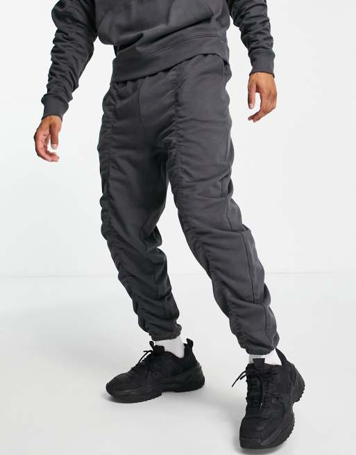 ASOS DESIGN – Oversize-Jogginghose in verwaschenem Schwarz mit Raffungen, Kombiteil - BLACK