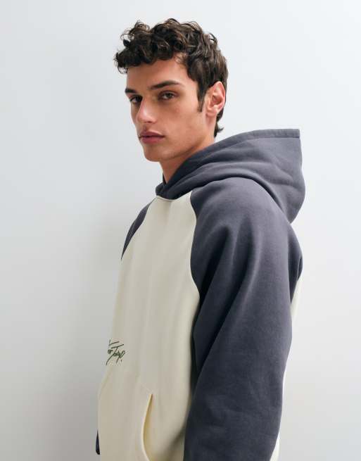 ASOS DESIGN Oversize-Kapuze mit Kontrast-Raglan, Acid-Wash und Print in Ecru, 4 von 5