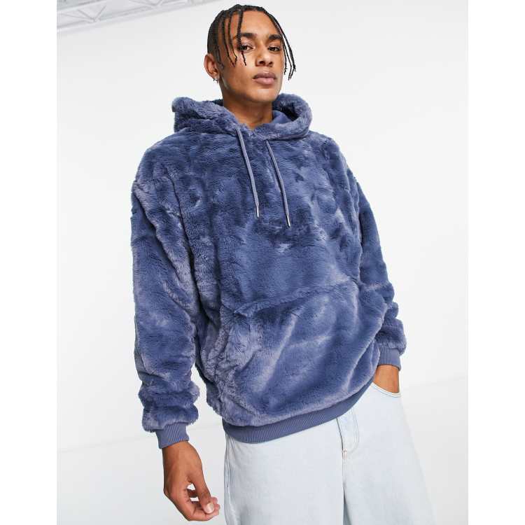 ASOS DESIGN Oversize Kapuzenpullover aus Kunstpelz in verwaschenem Blau ASOS