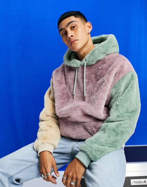 ASOS DESIGN Oversize Kapuzenpullover aus Kunstpelz mit Farbblock Design in Pastell ASOS