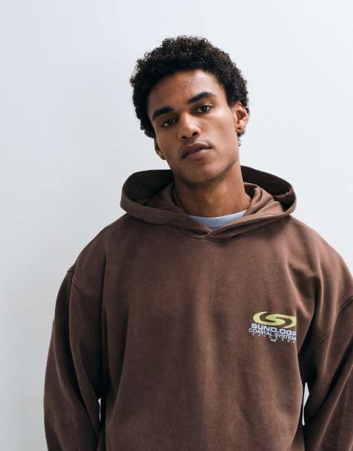 ASOS DESIGN Oversize-Kapuzenpullover in gewaschenem Braun mit Grafik, 4 von 5