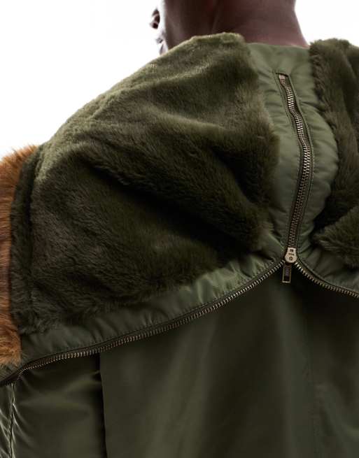 ASOS DESIGN – Oversize-MA1-Bomberjacke in Khaki mit Kapuze mit Kunstpelzbesatz, 5 von 5