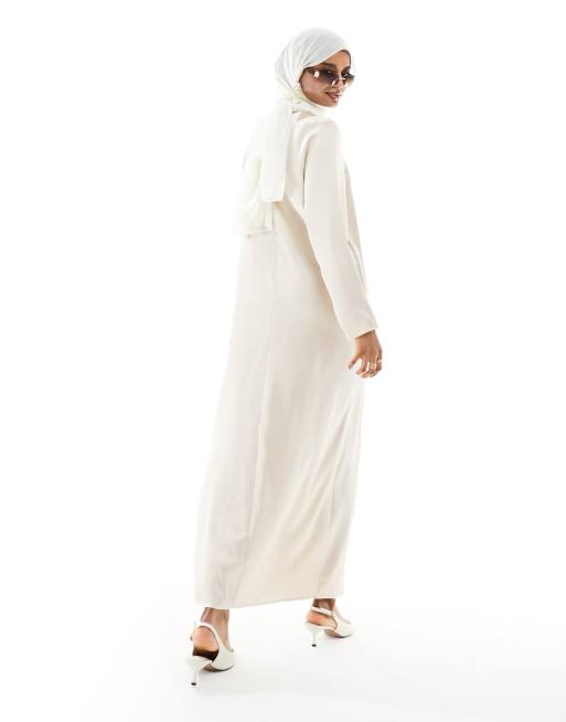 ASOS DESIGN – Oversize-Maxikleid aus Satin in Champagner mit Rundhalsausschnitt, 3 von 4
