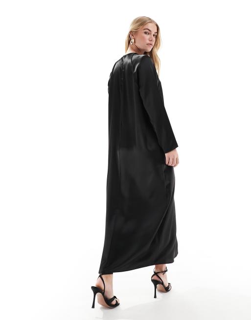 ASOS DESIGN – Oversize-Maxikleid aus Satin in Schwarz mit Rundhalsausschnitt, 2 von 4