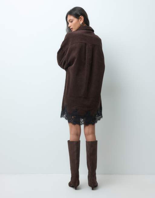 ASOS DESIGN oversize miniskjortklänning i manchester med spetskant i chokladbrunt, 4 av 5