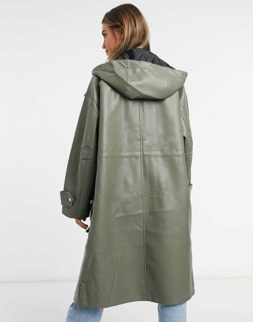 ASOS DESIGN – Oversize-Parka aus Kunstleder in Khaki mit Steppfutter, 4 von 4