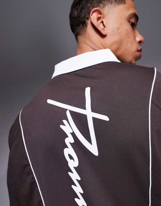 ASOS DESIGN – Oversize-Polohemd in Braun mit Sportgrafik und Airtex-Einsätzen , 4 von 4