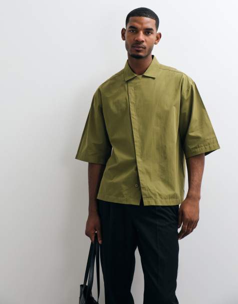 ASOS DESIGN Oversize-Popeline-Hemd mit asymmetrischer Knopfleiste in Khaki - view 1