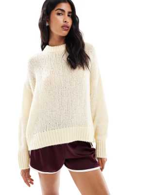 ASOS DESIGN - Oversize-Pullover in Buttermilchgelb mit Rundhalsausschnitt und weitmaschigem Strickmuster