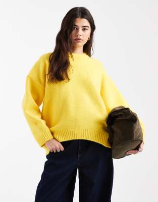 ASOS DESIGN - Oversize-Pullover in Gelb mit Rundhalsausschnitt und geschwungenem Saum