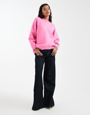 ASOS DESIGN - Oversize-Pullover in leuchtendem Rosa mit Rundhalsausschnitt und geschwungenem Saum