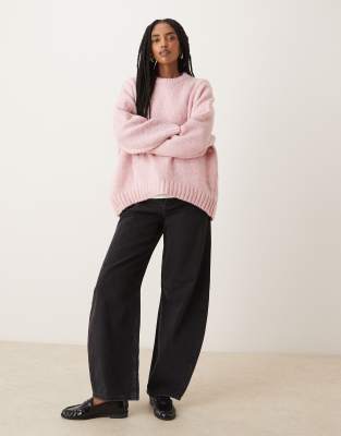 ASOS DESIGN - Oversize-Pullover in Rosa mit Rundhalsausschnitt und geschwungenem Saum
