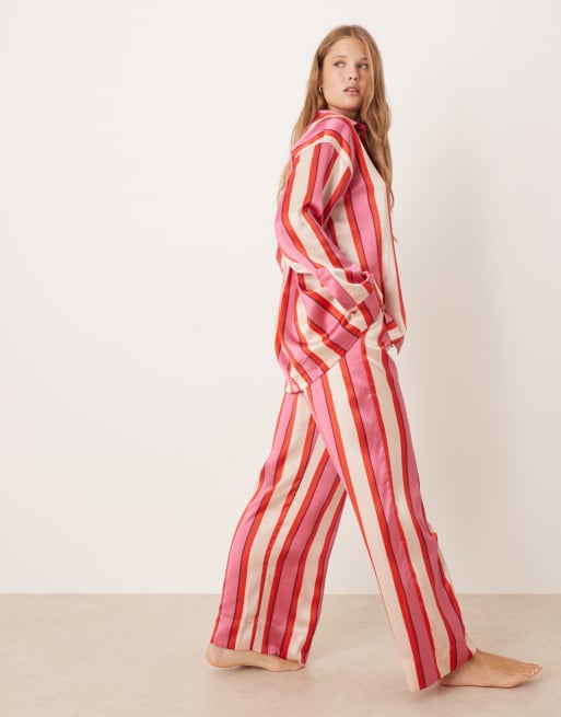 ASOS DESIGN – Oversize-Pyjama aus Satin in rot und rosa gestreift mit Hemd und Hose