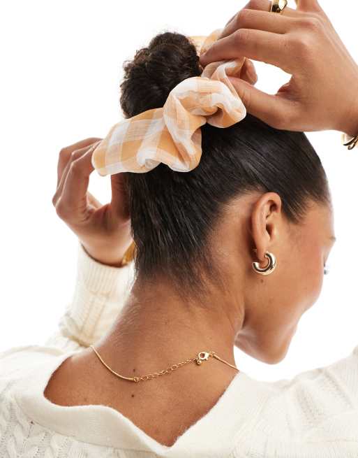 ASOS DESIGN – Oversize-Scrunchie-Haargummi aus Organza mit Vichykaromuster in mehreren Farben, 4 von 4
