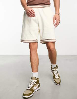 ASOS DESIGN – Oversize-Shorts aus beigem Jersey mit farblich abgesetztem Saum