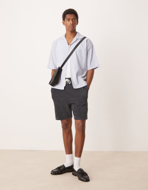 ASOS DESIGN – Oversize-Shorts aus geripptem Velours in Grau, 4 von 5