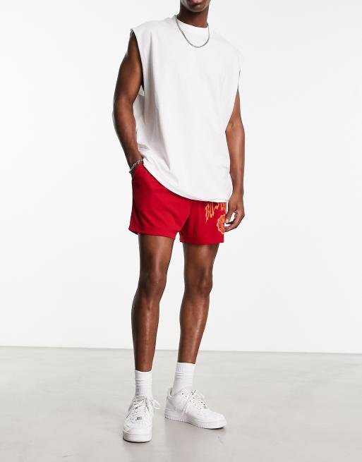 ASOS DESIGN Oversize Shorts aus Netzstoff in Rot mit College Print ASOS