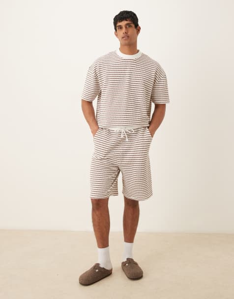 ASOS DESIGN – Oversize-Shorts in Beige mit Häkel-Optik - view 1