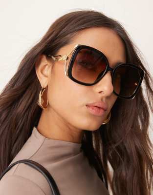 ASOS DESIGN - Oversize-Sonnenbrille mit Schlangenbügel aus Metall im 70er-Design-Schwarz