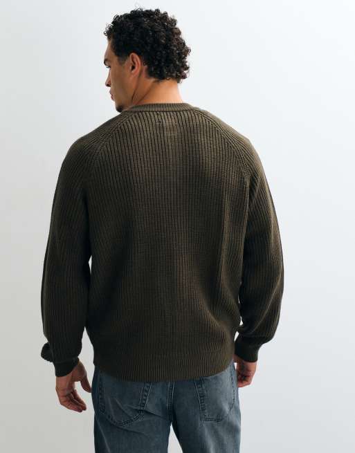 ASOS DESIGN oversize stickad kofta med fiskbensribbstickning och rund halsringning i mörk khaki, 3 av 5