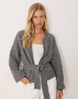 ASOS DESIGN - Oversize-Strickjacke in Anthrazit mit Bindegürtel und Wollanteil-Grau