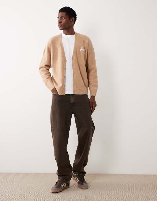 ASOS DESIGN – Oversize-Strickjacke in Beige mit V-Ausschnitt und „Ipegaso“-Stickerei auf der Brust, 2 von 5