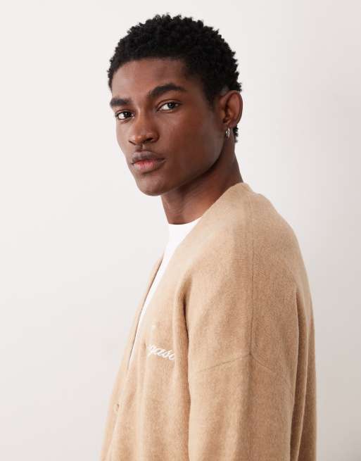 ASOS DESIGN – Oversize-Strickjacke in Beige mit V-Ausschnitt und „Ipegaso“-Stickerei auf der Brust, 4 von 5