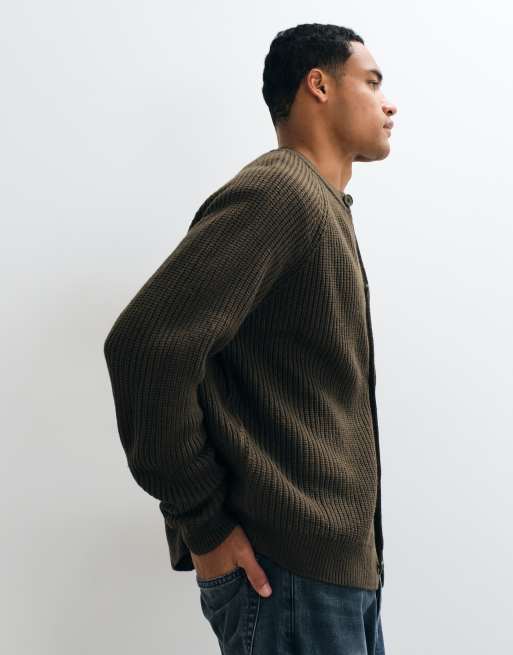 ASOS DESIGN Oversize-Strickjacke mit Fischgrätmuster und Rundhalsausschnitt in Dunkelkhaki, 4 von 5
