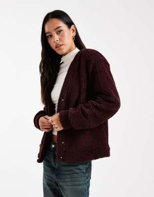 ASOS DESIGN - Oversize-Strickjacke mit Longline-Schnitt aus Teddy-Fleece in Feigenblau-Bunt