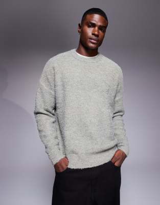 Oversize-Strickpullover aus Bouclé in Salbeigrün mit Rundhalsausschnitt Grün XS